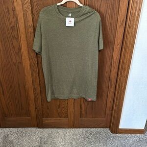 NWT men’s Sportique green tee